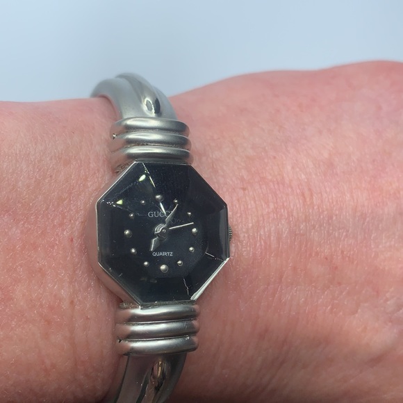 Gucci Bangle Watch - Picture 6 of 6